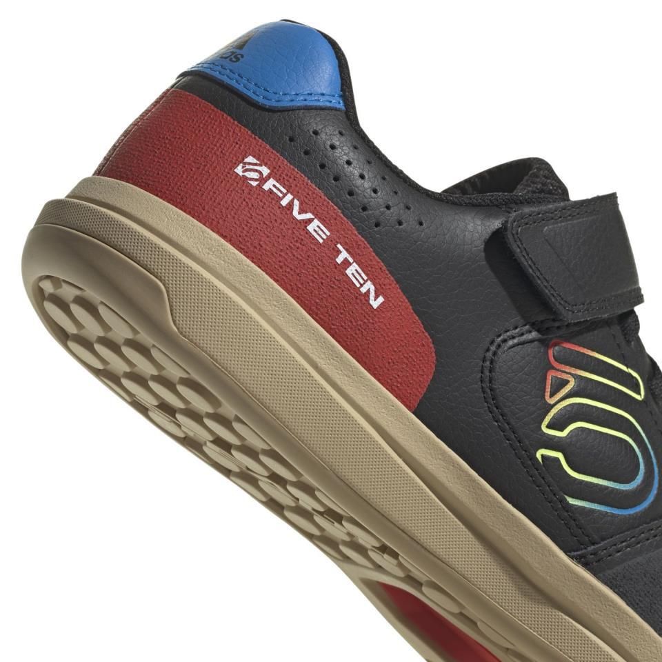 ZAPATILLAS FIVE TEN HELLCAT CORE BLACK/RED