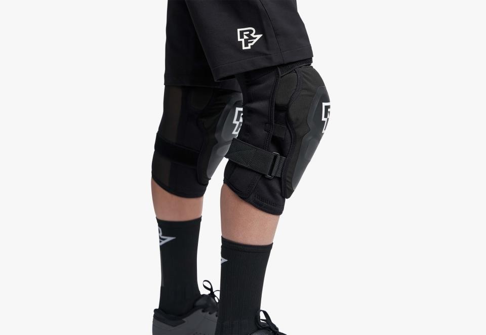 RODILLERAS RACE FACE ROAM