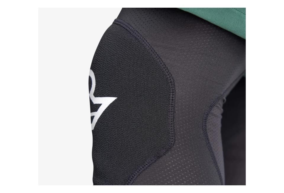 RODILLERAS RACE FACE CHARGE NEGRO