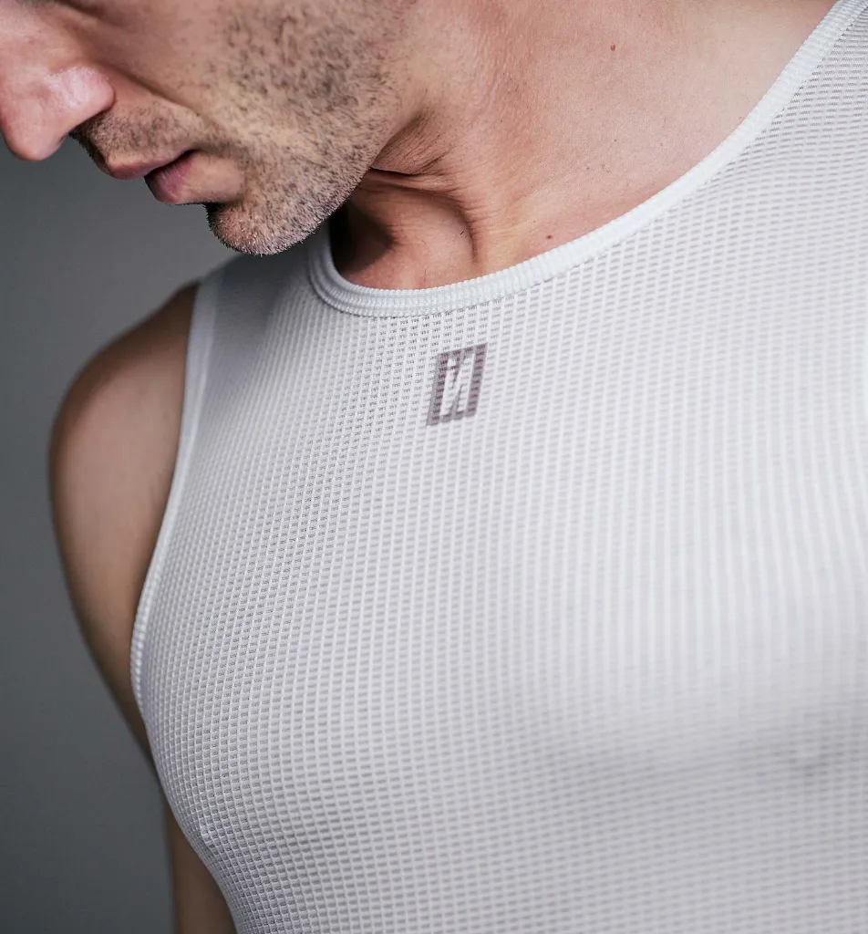 INVERSE-UNISEX-CAMISETA-INTERIOR-RILEY-006.webp