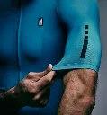 INVERSE-CICLISMO-HOMBRE-MAILLOT-ESSENZ-MALI-PERSIA-004-550x591.webp