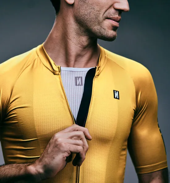 INVERSE-CICLISMO-HOMBRE-MAILLOT-ESSENZ-MALI-MIEL-003-550x591 - copia.webp