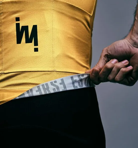 INVERSE-CICLISMO-HOMBRE-MAILLOT-ESSENZ-MALI-MIEL-006-550x591 - copia.webp