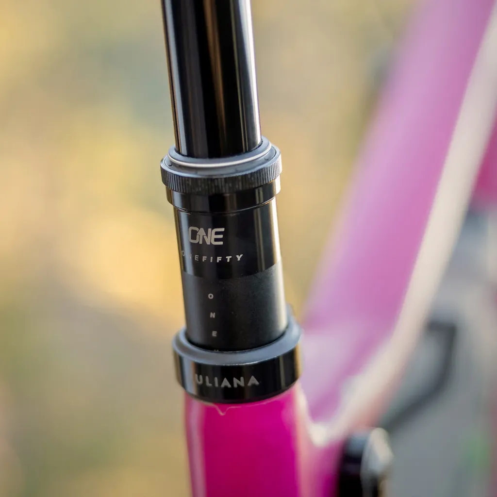OneUp-Components_V3Dropper_OnBikeDetailBack_1400x.webp