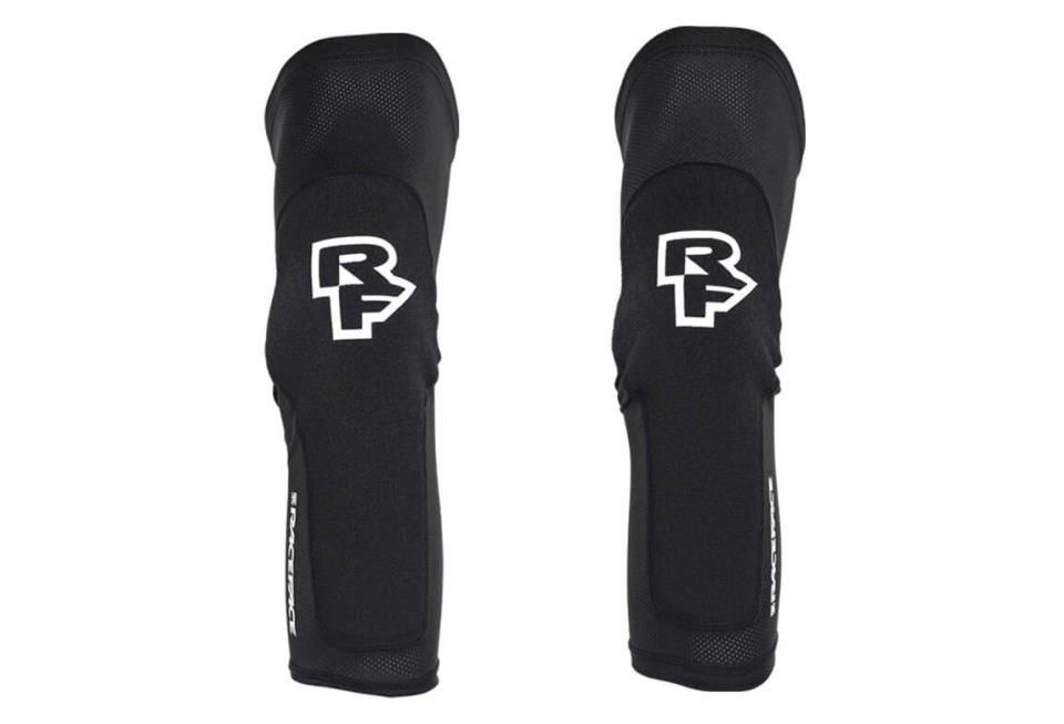 [RFSG22BB0050_B02_] CODERAS RACE FACE CHARGE NEGRO (S)