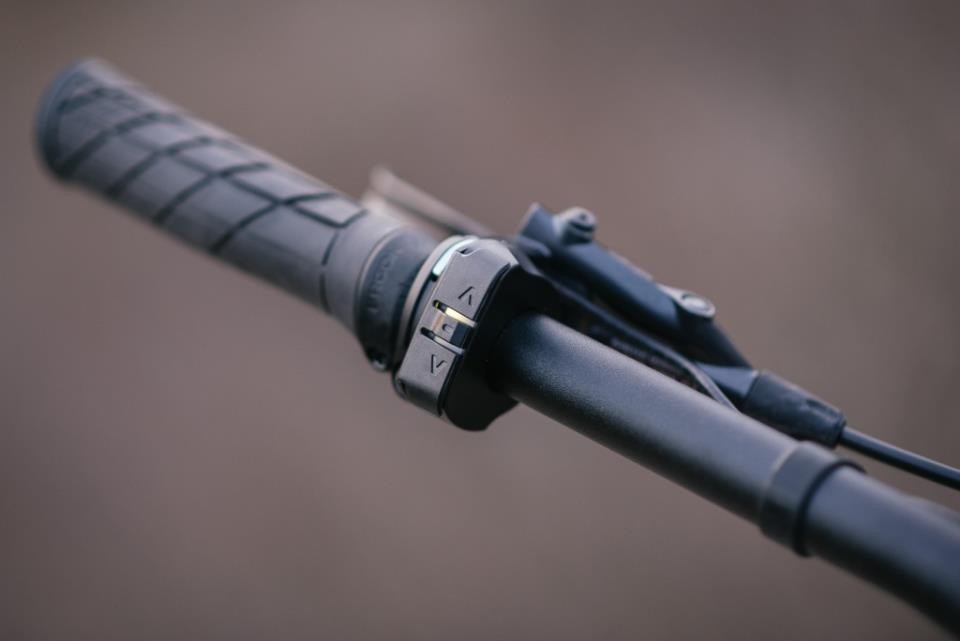 [386128500] MANDO REMOTO ATOM X MY19